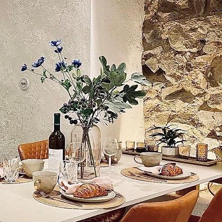 New Design & High Standard Apt From 16Th Century In Old Town-Free Parking Bratislava Eksteriør bilde