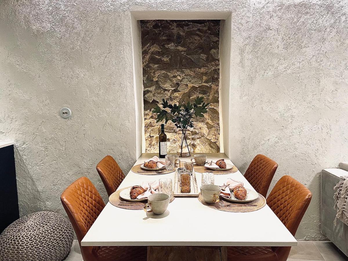 New Design & High Standard Apt From 16Th Century In Old Town-Free Parking Bratislava Eksteriør bilde