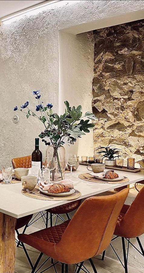 New Design & High Standard Apt From 16Th Century In Old Town-Free Parking Bratislava Eksteriør bilde