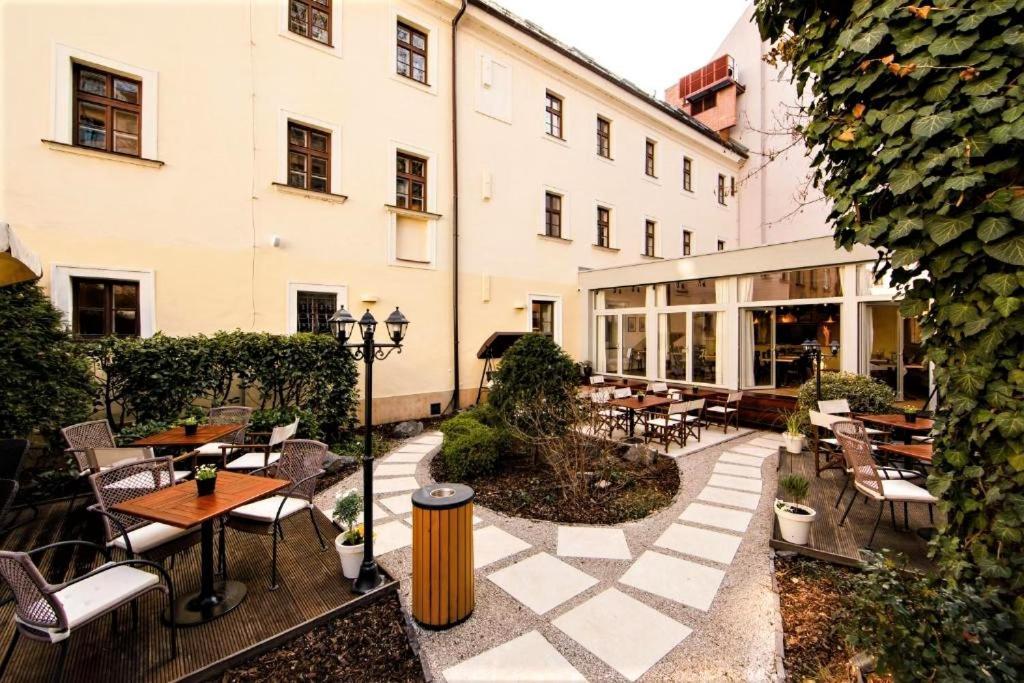 New Design & High Standard Apt From 16Th Century In Old Town-Free Parking Bratislava Eksteriør bilde