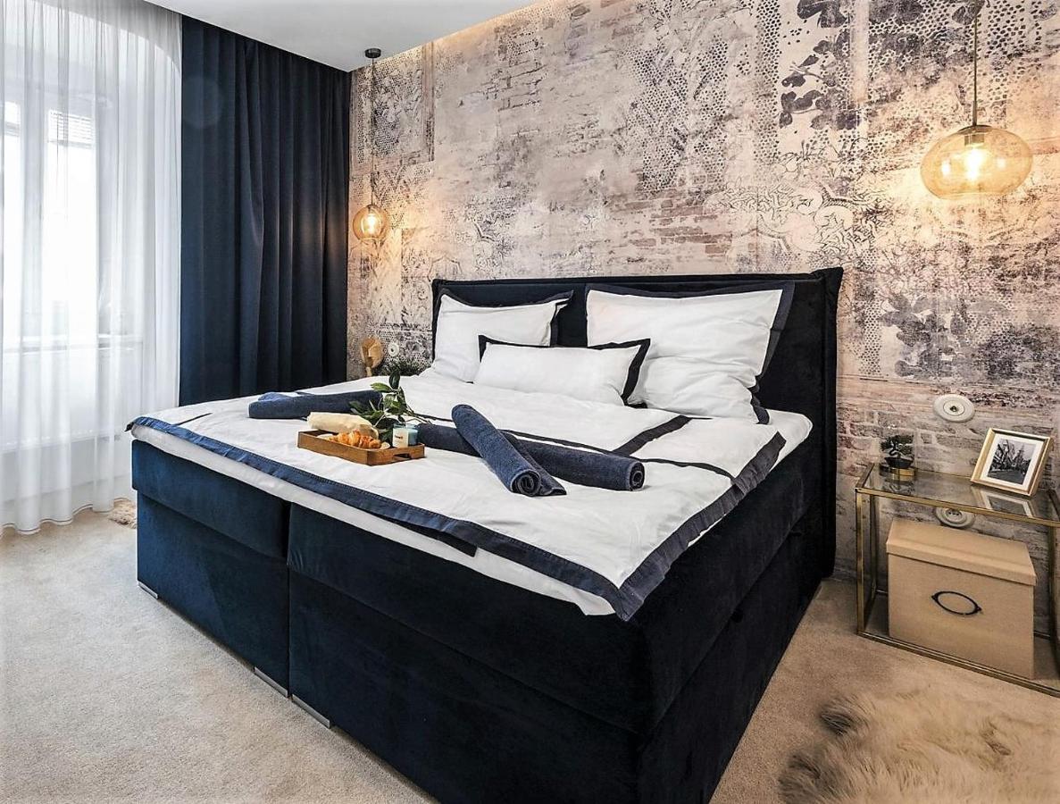 New Design & High Standard Apt From 16Th Century In Old Town-Free Parking Bratislava Eksteriør bilde