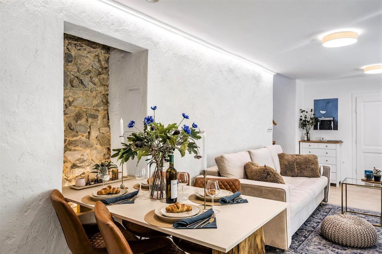 New Design & High Standard Apt From 16Th Century In Old Town-Free Parking Bratislava Eksteriør bilde