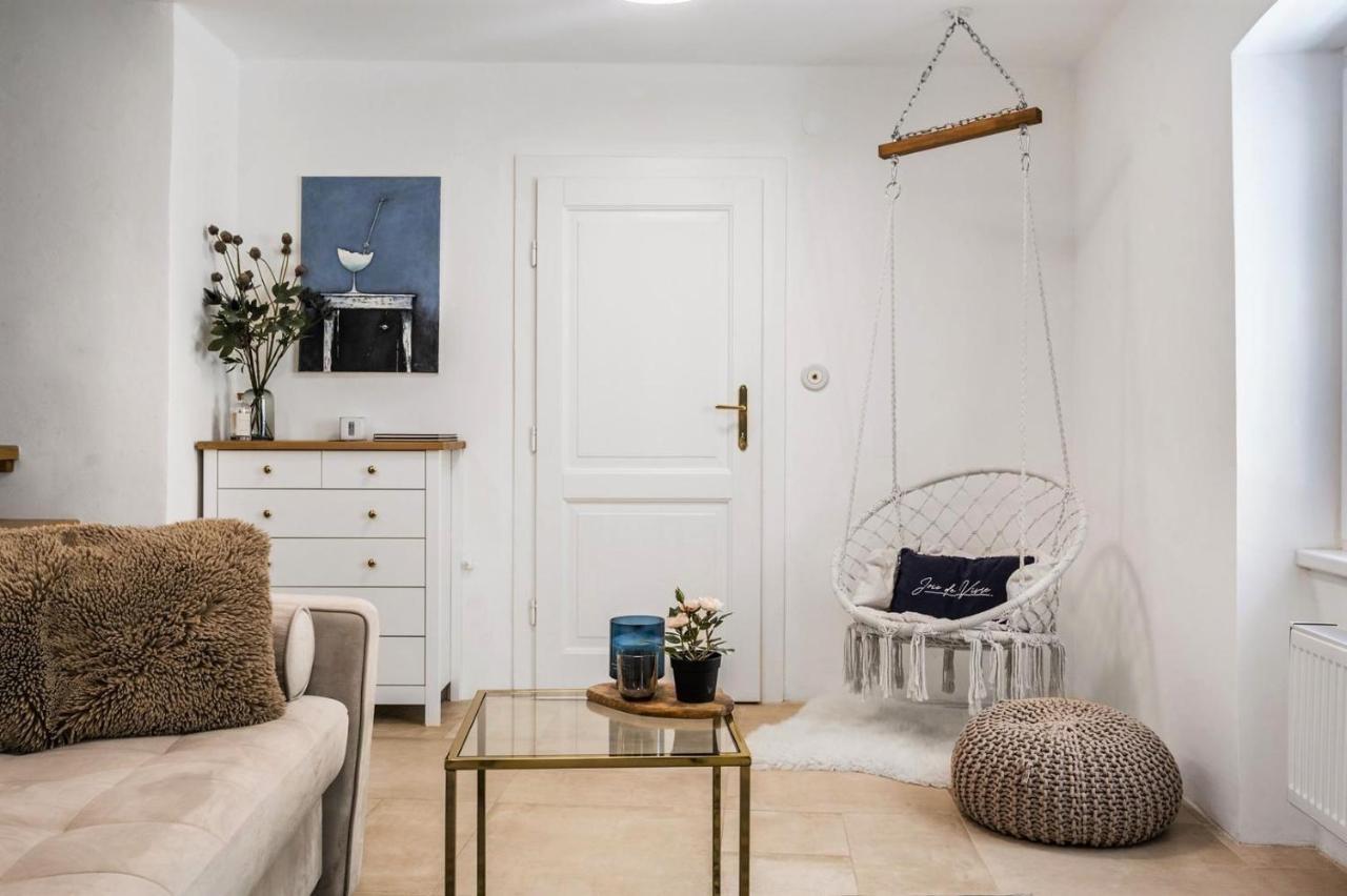 New Design & High Standard Apt From 16Th Century In Old Town-Free Parking Bratislava Eksteriør bilde