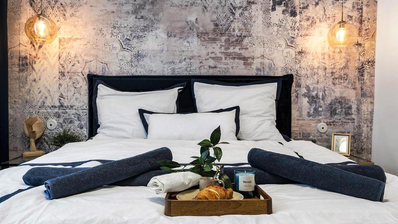 New Design & High Standard Apt From 16Th Century In Old Town-Free Parking Bratislava Eksteriør bilde