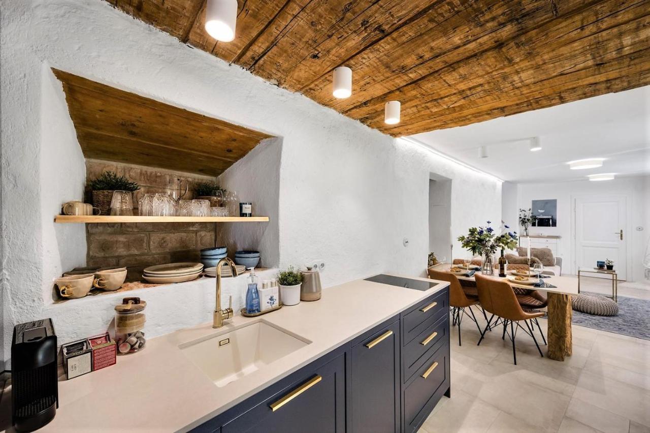 New Design & High Standard Apt From 16Th Century In Old Town-Free Parking Bratislava Eksteriør bilde
