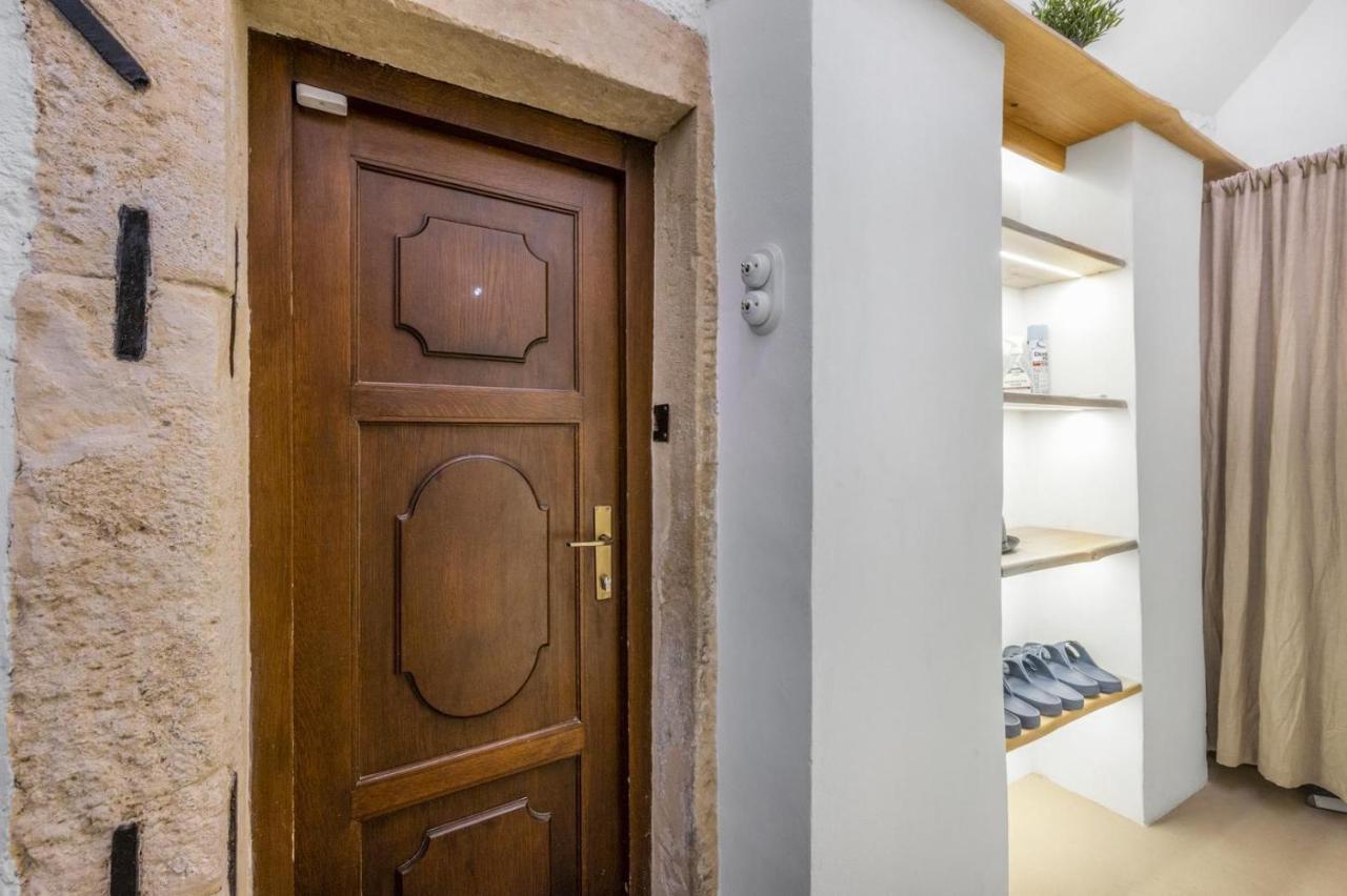 New Design & High Standard Apt From 16Th Century In Old Town-Free Parking Bratislava Eksteriør bilde